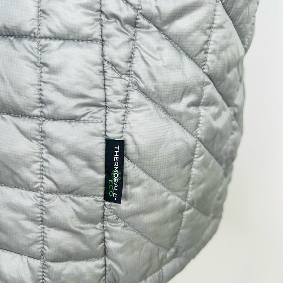 The North Face Women's Silver Quilted Puffer Jacket - Picture 4 of 8